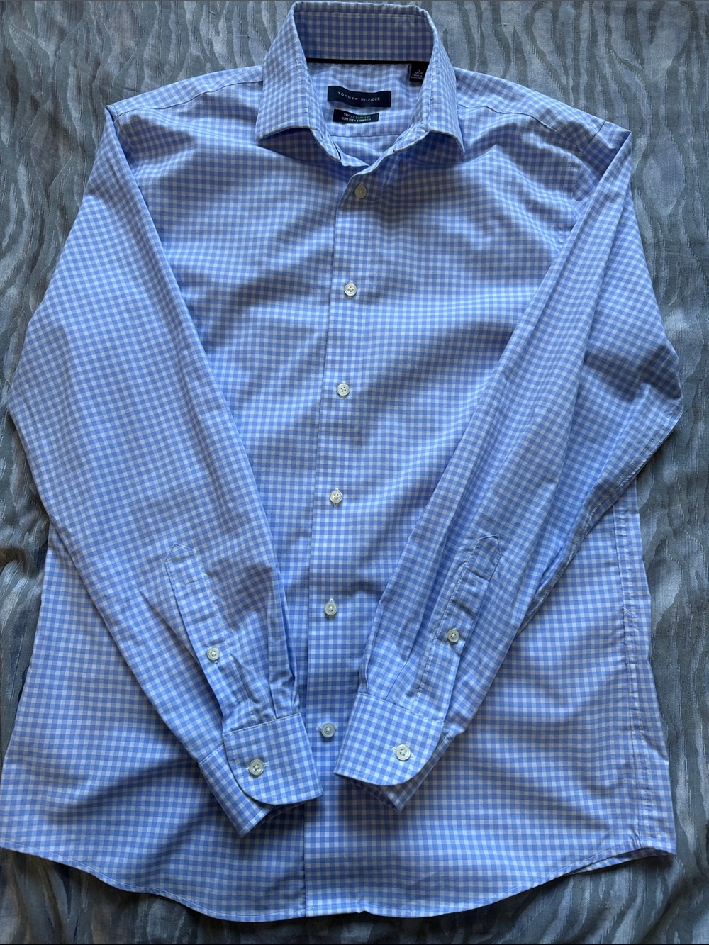 Tommy Hilfiger Light Blue Gingham Dress Shirt. Size 15 32/33. Slim Fit Stretch